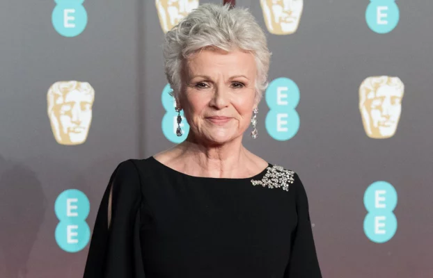 Джули Уолтерс